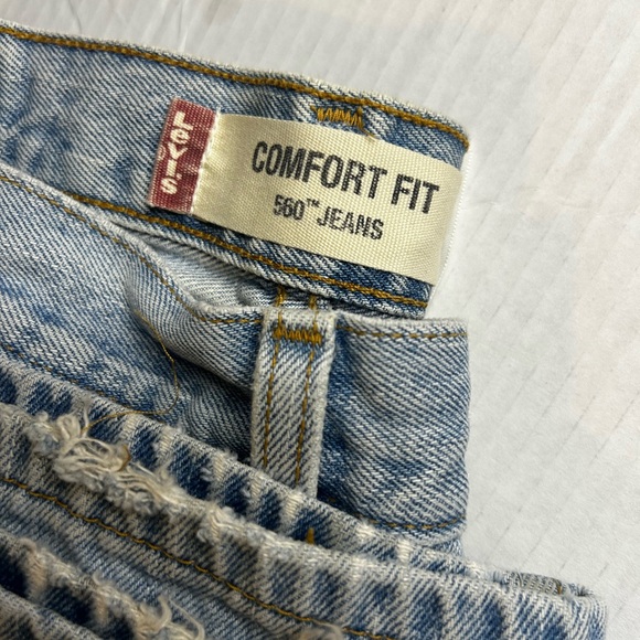 Levi Women’s Comfort Fit Jeans Raw Hem Size 31 - Picture 2 of 4